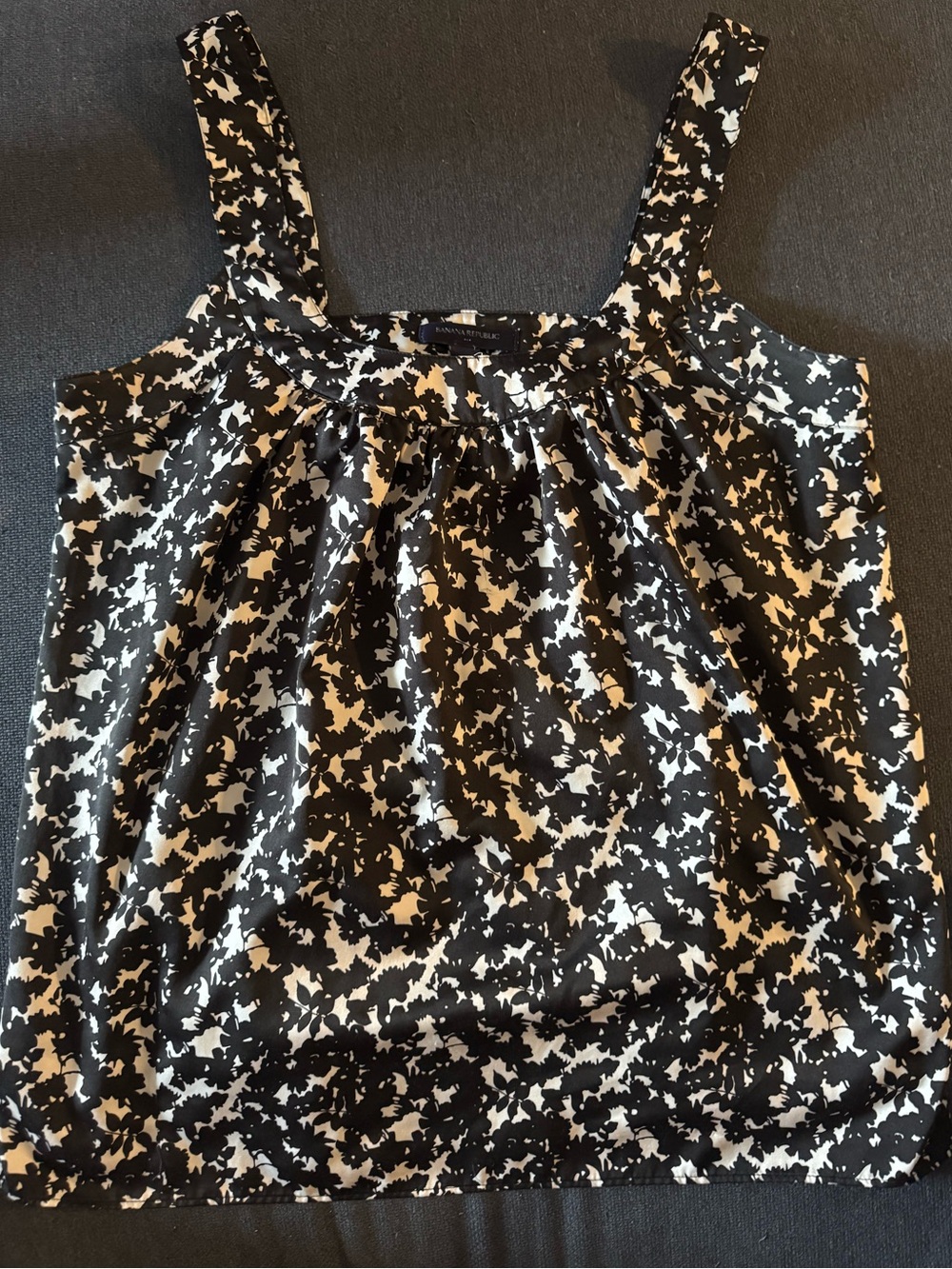 Banana Republic Black and White Printed Sleeveless Camisole
